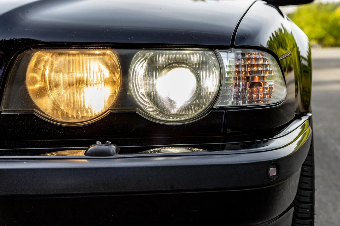 2001 BMW E38 750i & 750iL Sedan - Image 16 of 31
