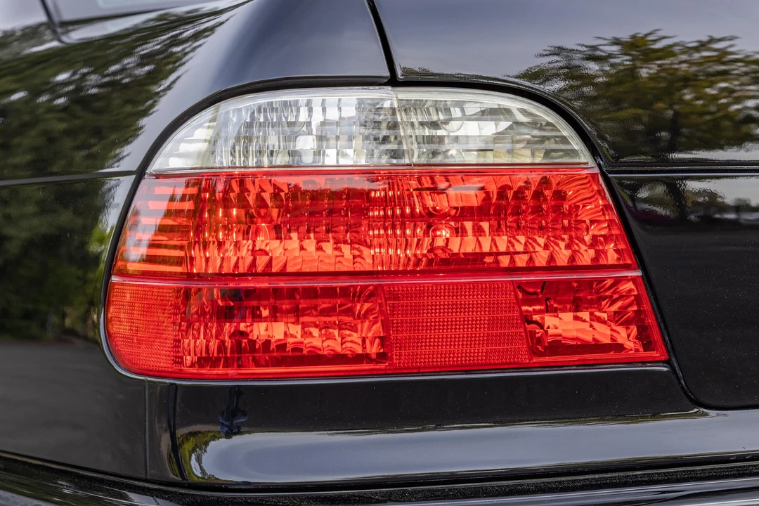2001 BMW E38 750i & 750iL Sedan - Image 26 of 31