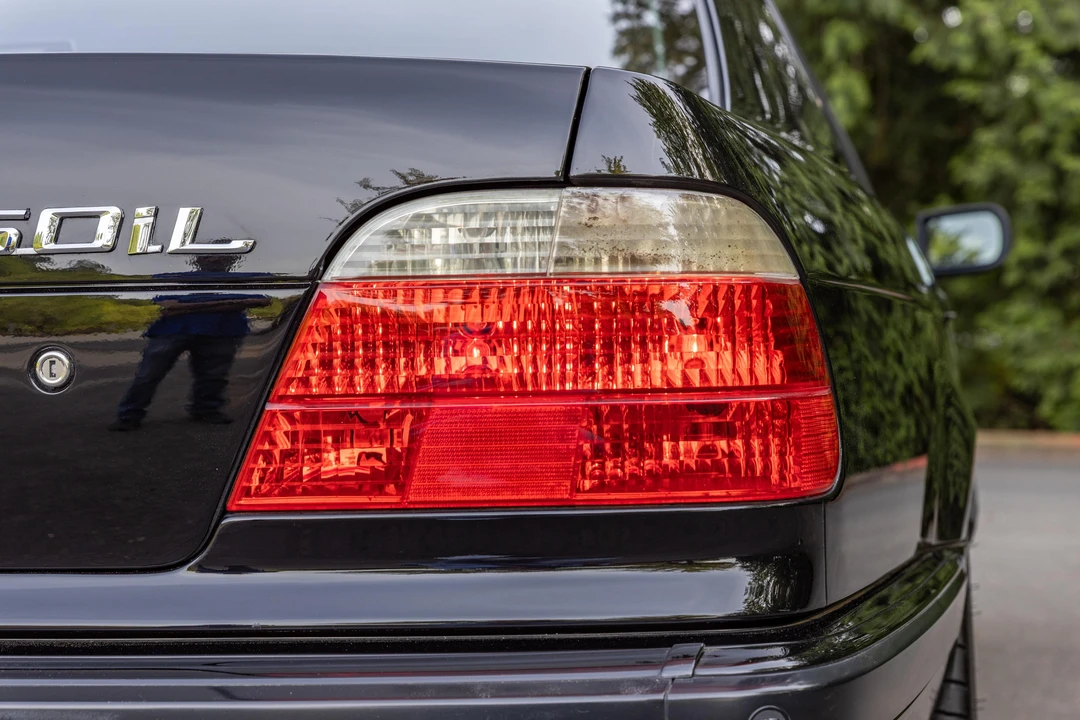 2001 BMW E38 750i & 750iL Sedan - Image 27 of 31