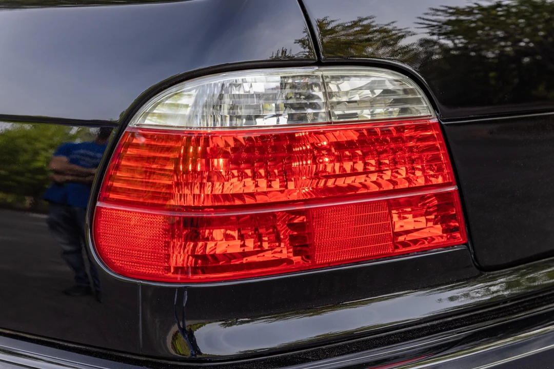 2001 BMW E38 750i & 750iL Sedan - Image 28 of 31