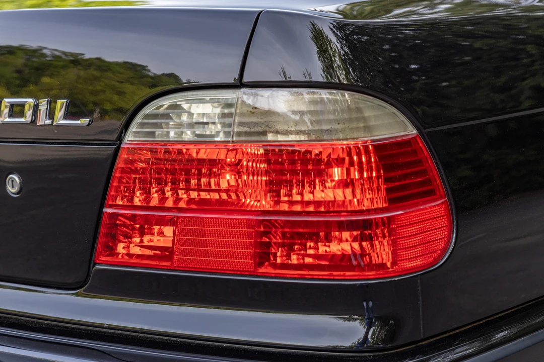 2001 BMW E38 750i & 750iL Sedan - Image 29 of 31