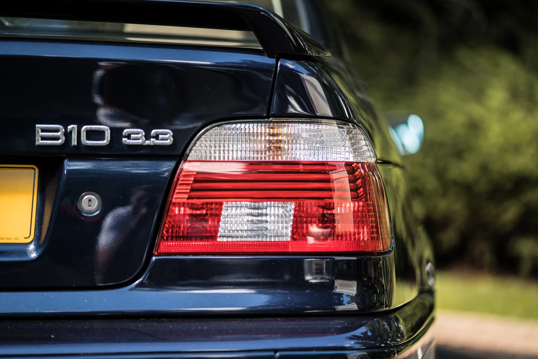 2001 BMW Alpina B10 - Image 8 of 31