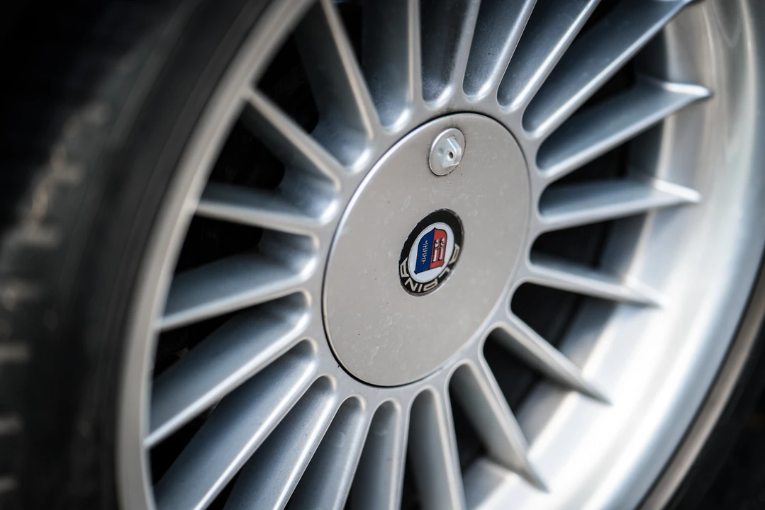 2001 BMW Alpina B10 - Image 19 of 31