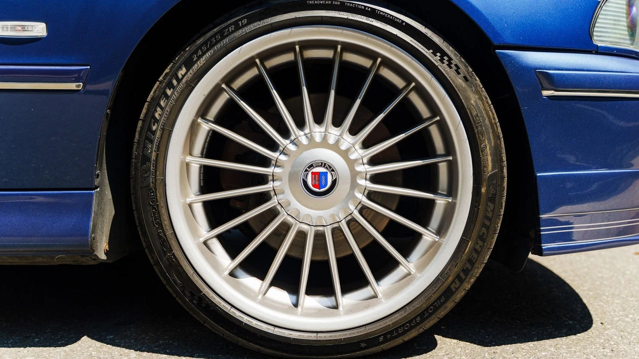 2001 BMW Alpina B10 - Image 31 of 31