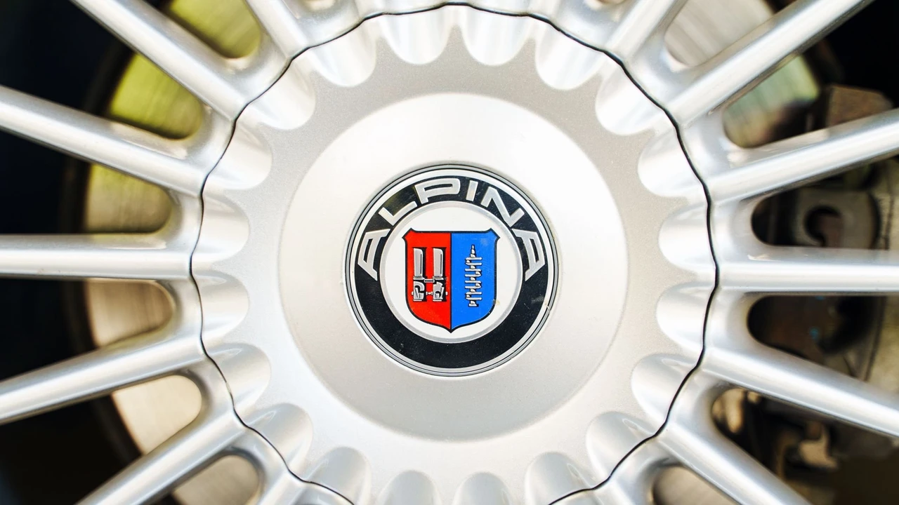 2001 BMW Alpina B10 - Image 30 of 31