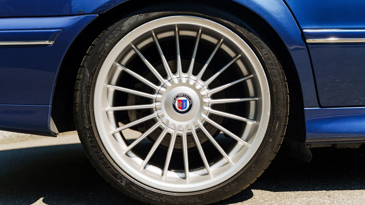 2001 BMW Alpina B10 - Image 29 of 31