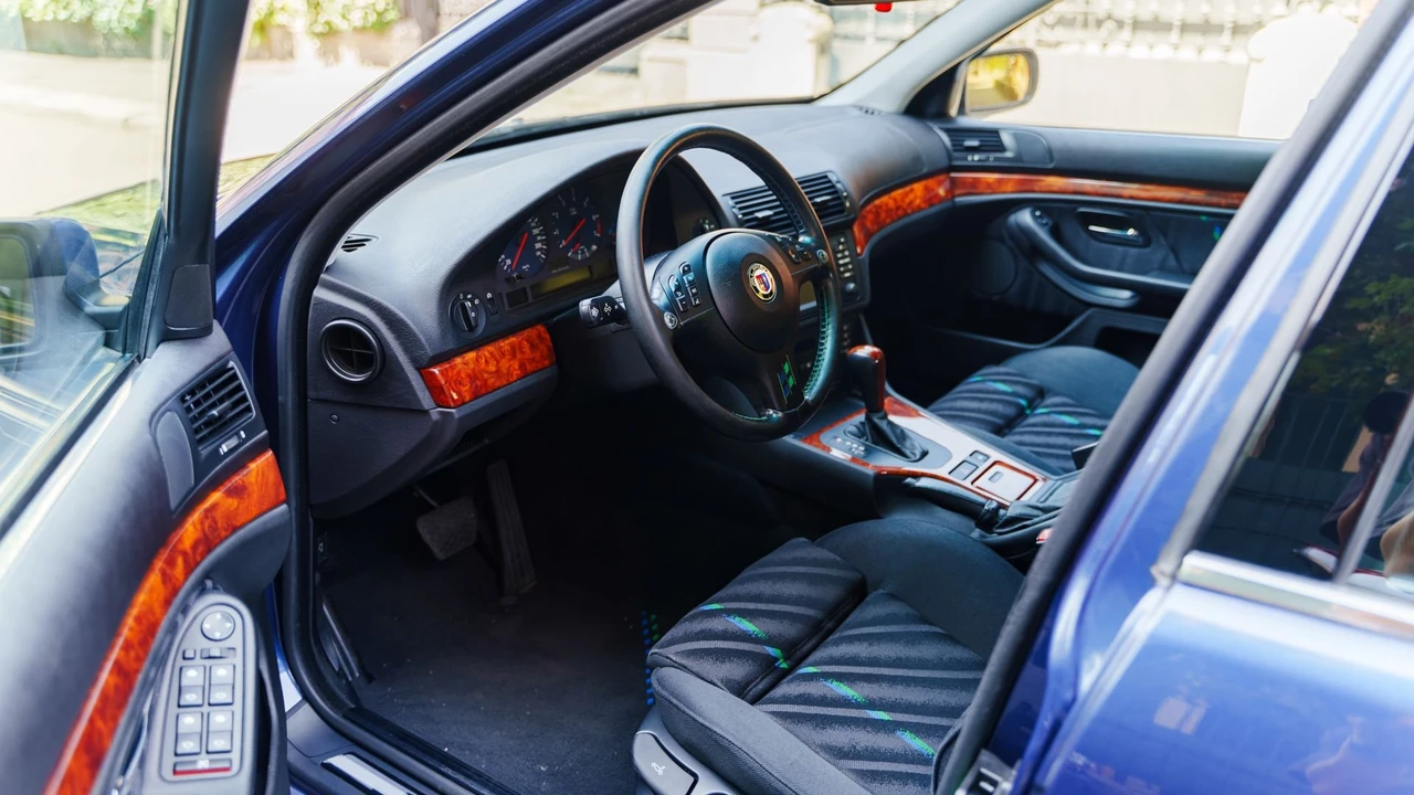2001 BMW Alpina B10 - Image 7 of 31
