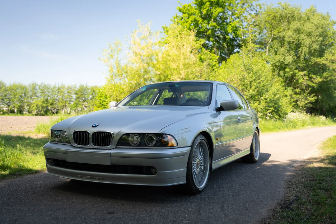 2001 BMW Alpina B10 - Image 2 of 31