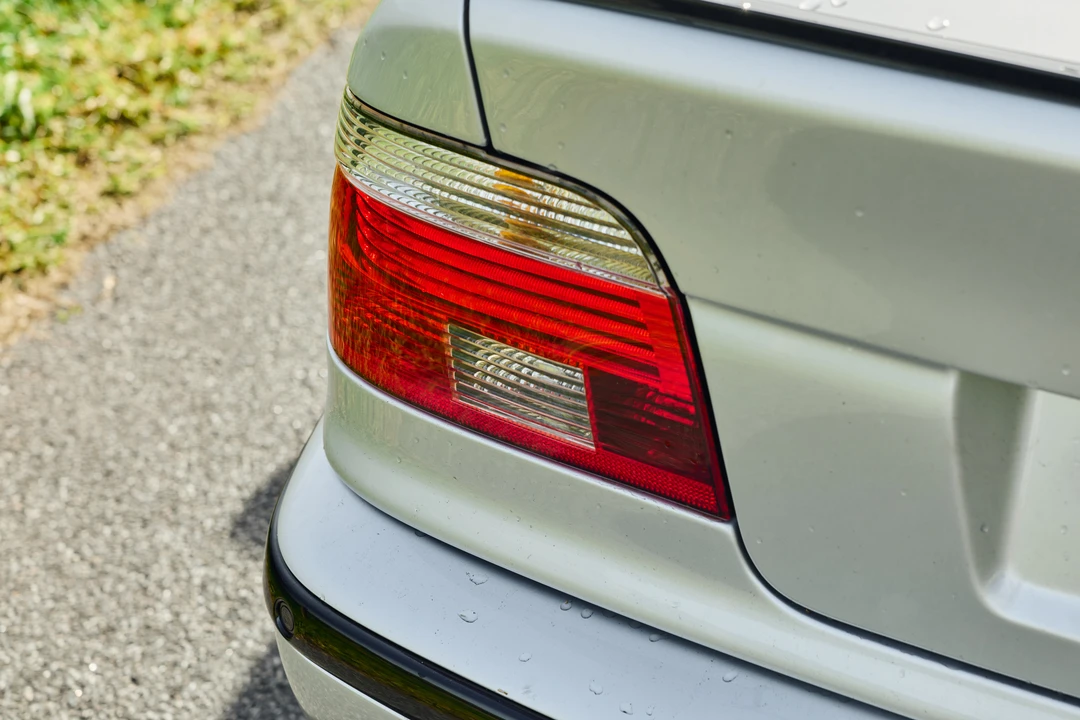 2001 BMW E39 540i - Image 28 of 31