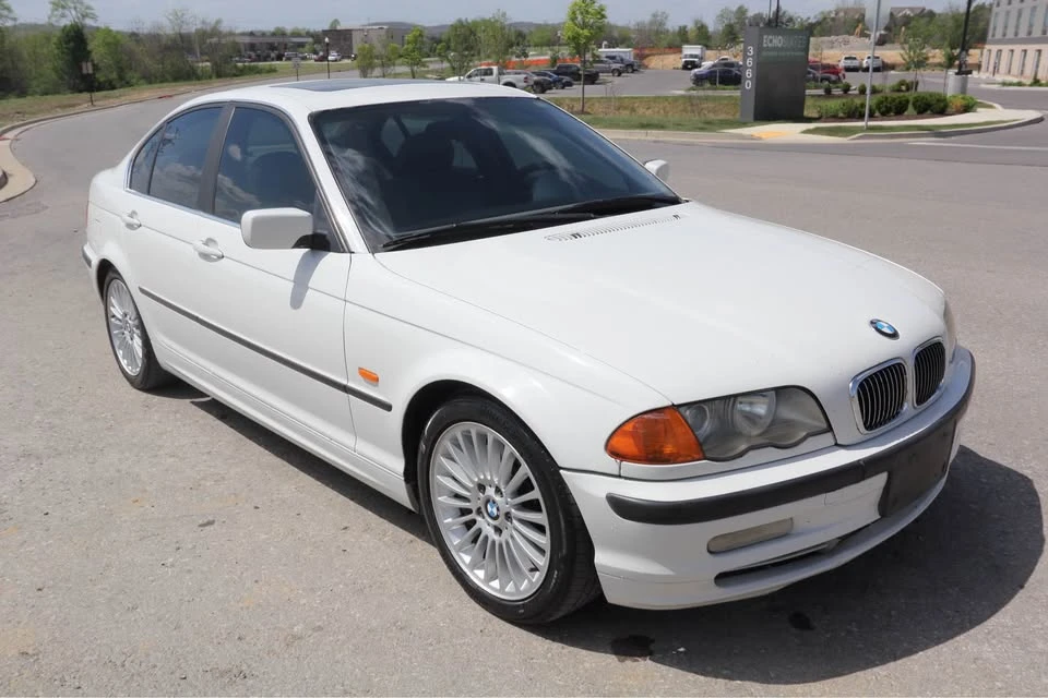 2001 BMW E46 330i & 330Ci - Image 2 of 10