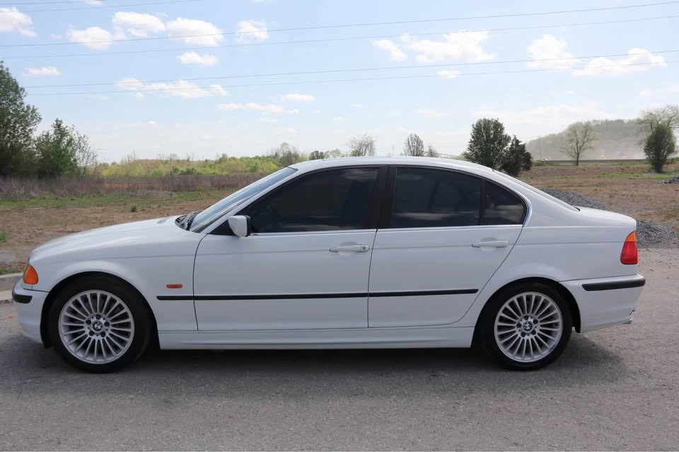 2001 BMW E46 330i & 330Ci - Image 3 of 10