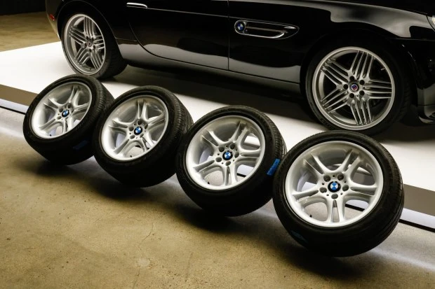 2001 BMW Z8 - Image 7 of 8