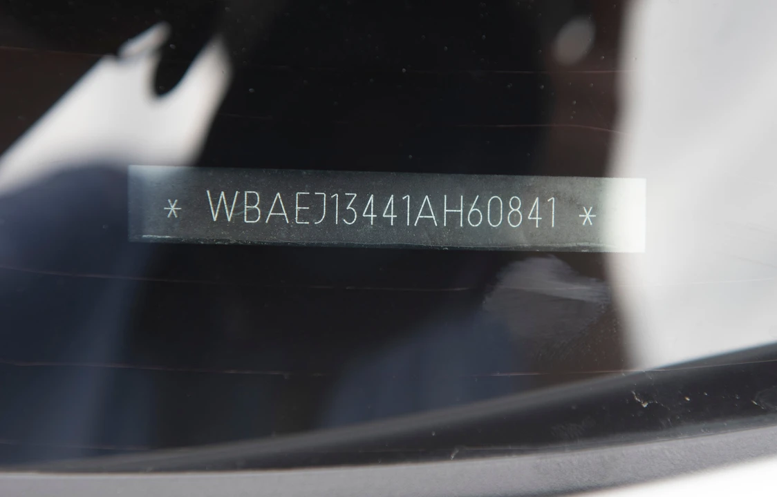 2001 BMW Z8 - Image 24 of 31