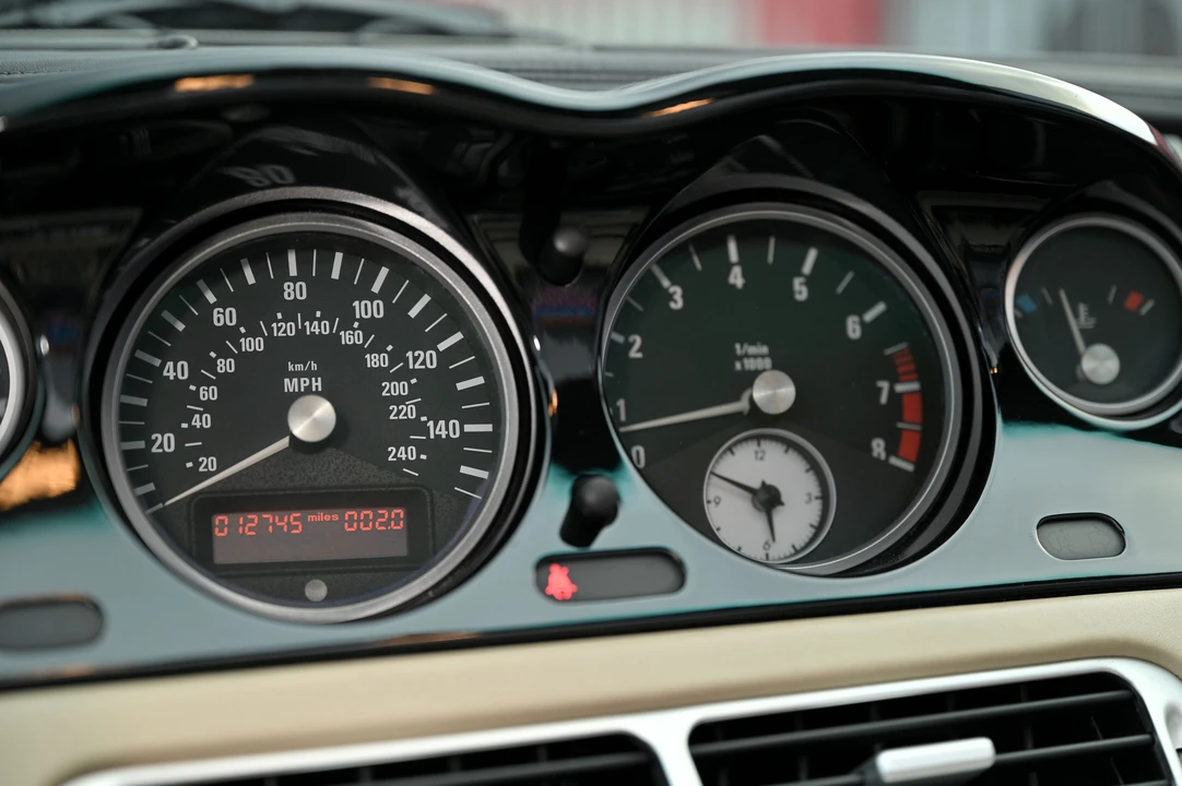 2001 BMW Z8 - Image 25 of 31