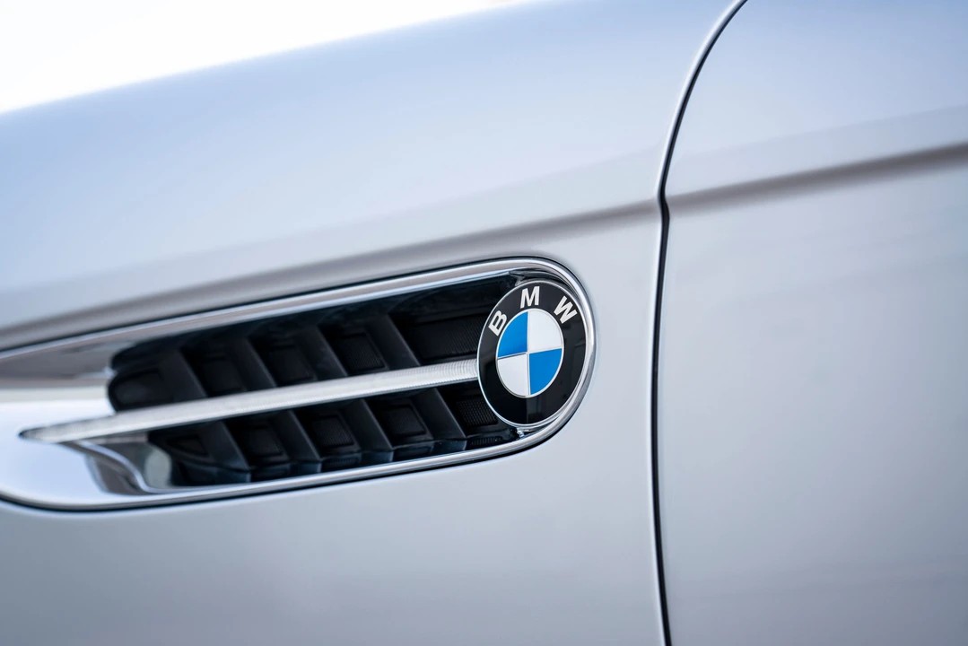 2001 BMW Z8 - Image 24 of 30