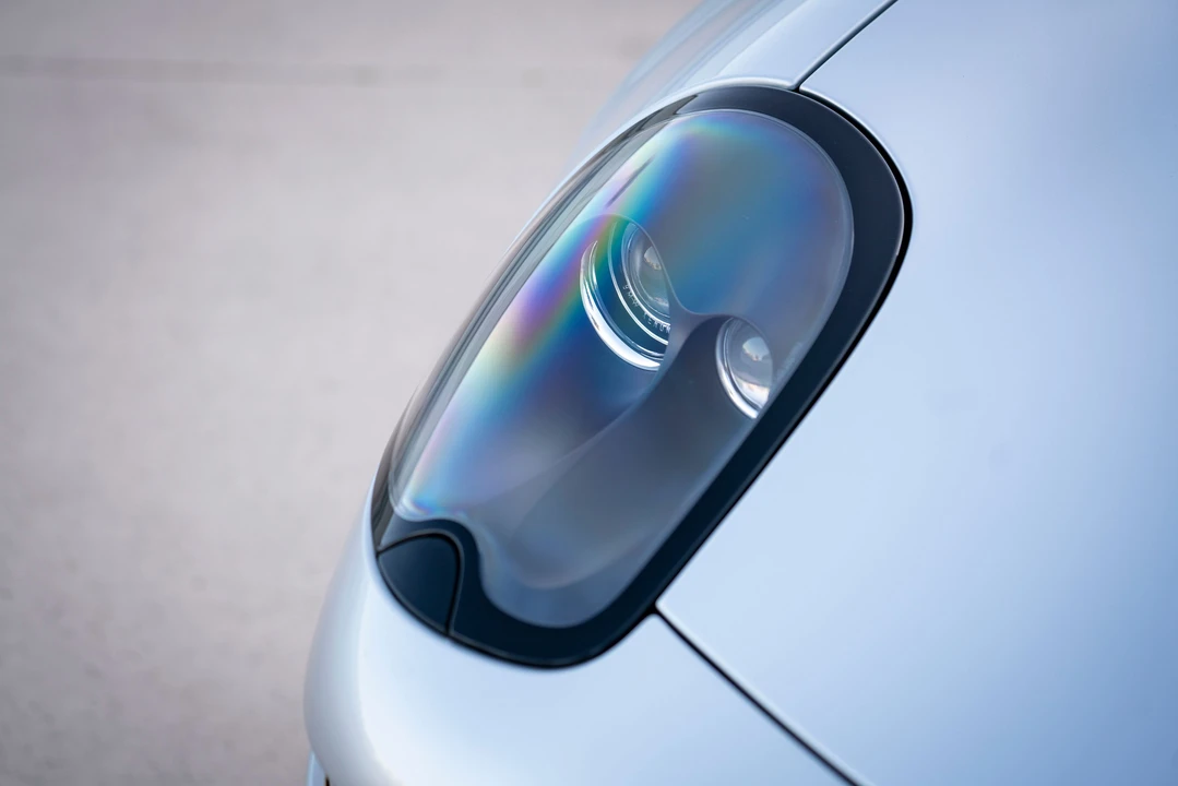 2001 BMW Z8 - Image 28 of 30