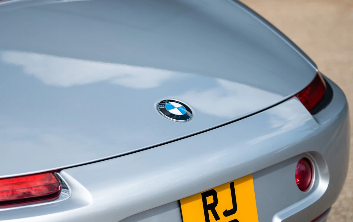 2001 BMW Z8 - Image 16 of 17