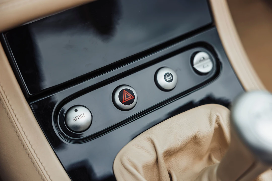 2001 BMW Z8 - Image 22 of 31