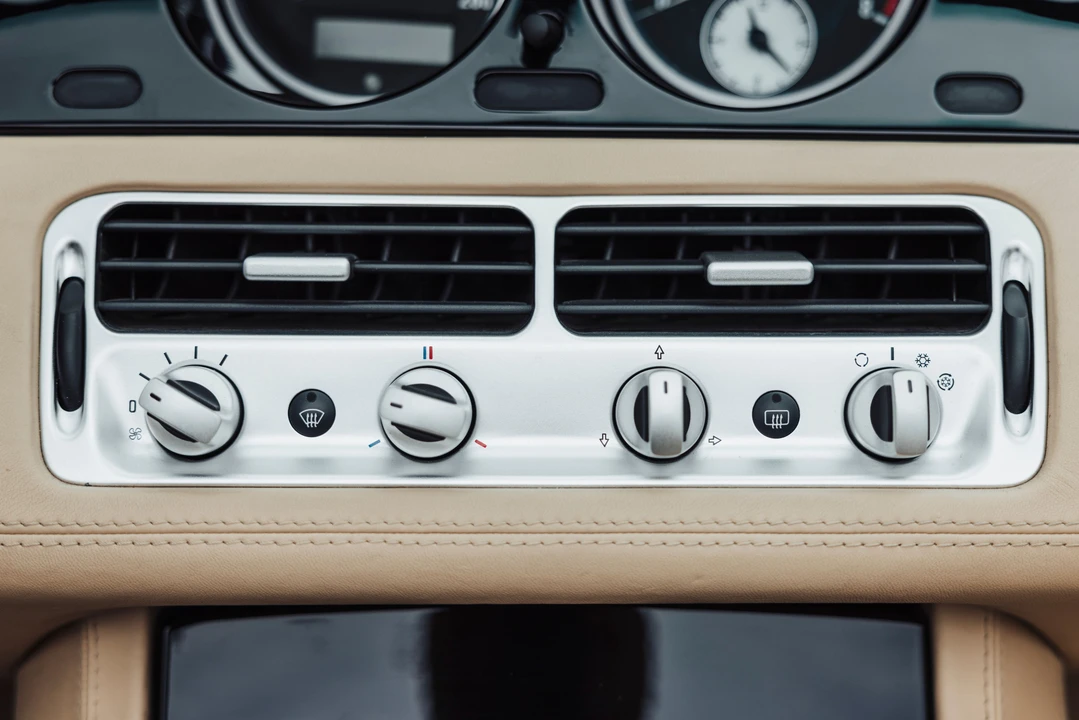 2001 BMW Z8 - Image 20 of 31