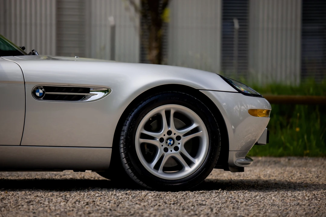 2001 BMW Z8 - Image 28 of 31