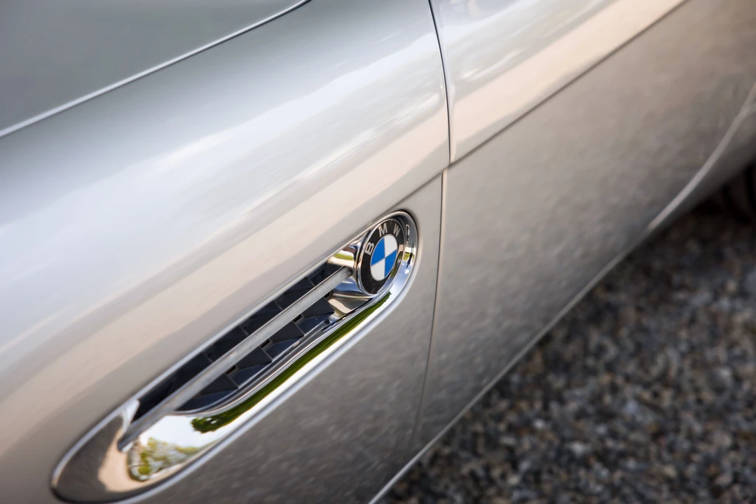 2001 BMW Z8 - Image 30 of 31