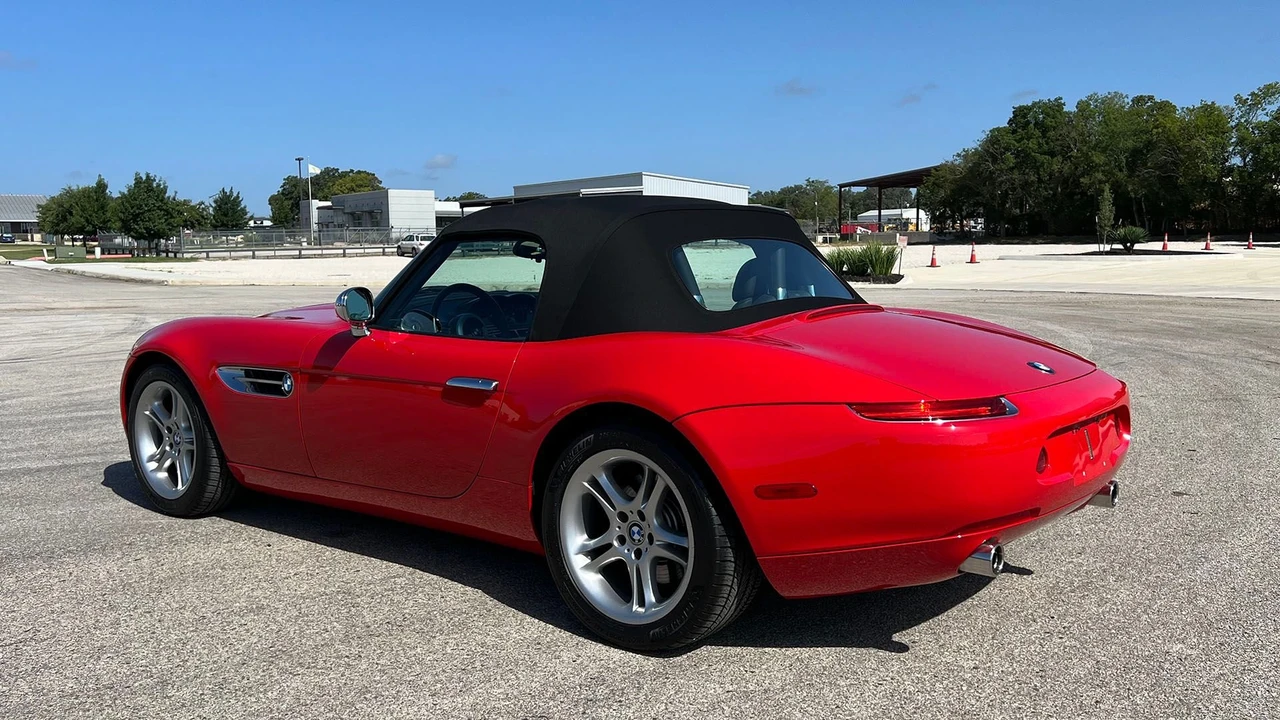 2001 BMW Z8 - Image 3 of 31