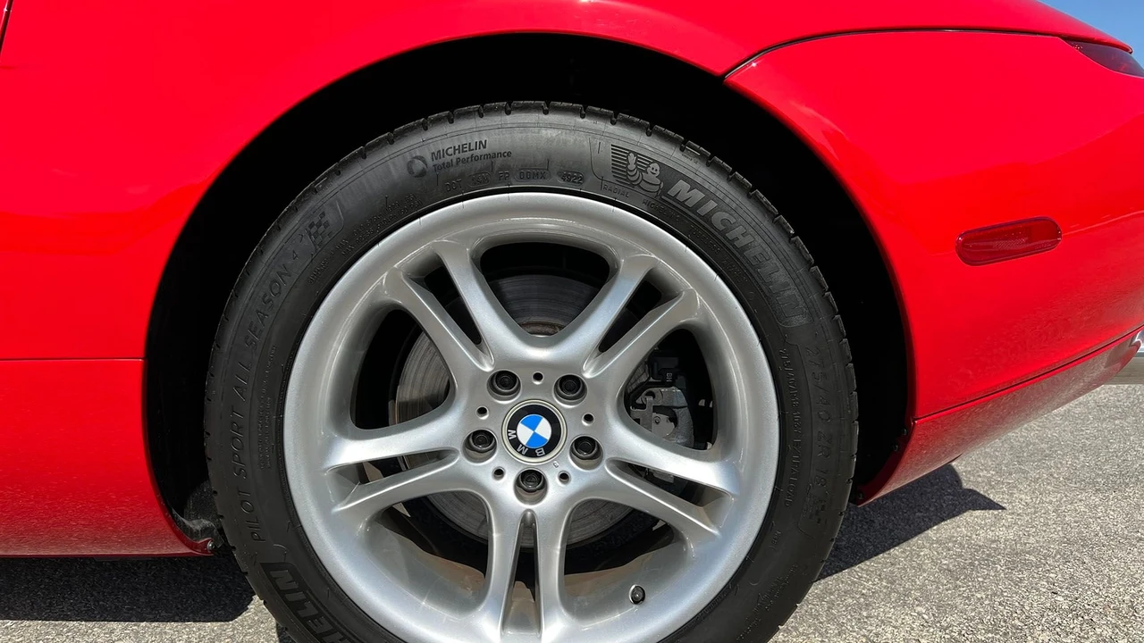 2001 BMW Z8 - Image 29 of 31