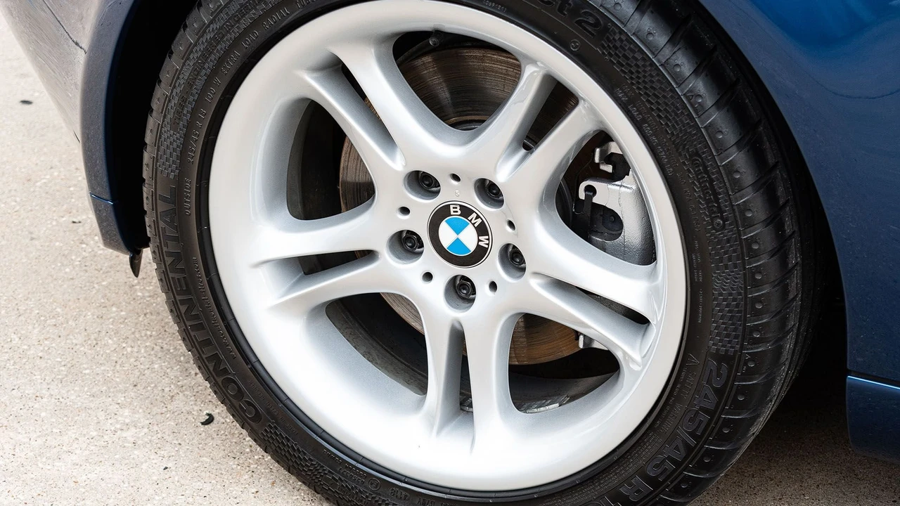 2001 BMW Z8 - Image 17 of 31