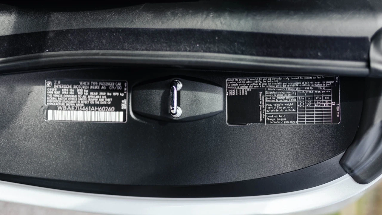 2001 BMW Z8 - Image 29 of 31