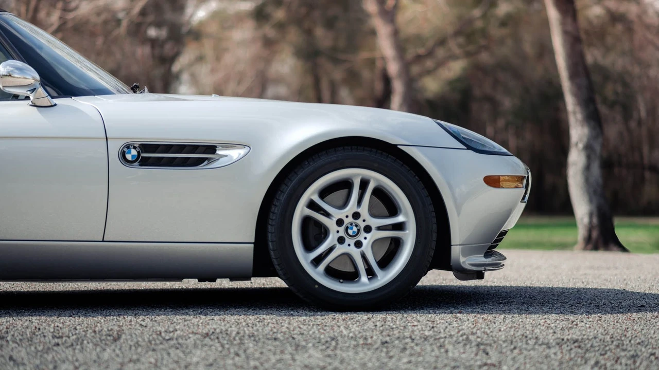 2001 BMW Z8 - Image 15 of 31