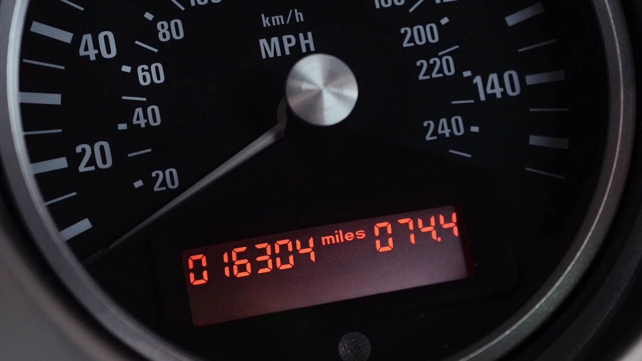 2001 BMW Z8 - Image 8 of 31