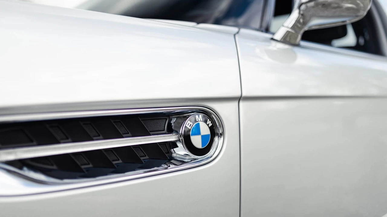 2001 BMW Z8 - Image 10 of 31