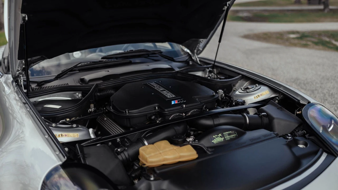 2001 BMW Z8 - Image 28 of 31