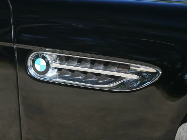 2001 BMW Z8 - Image 30 of 31
