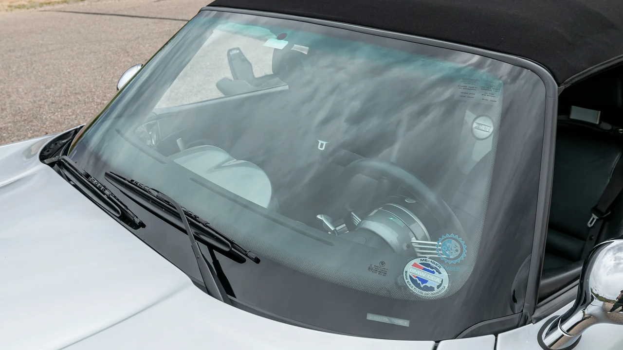 2001 BMW Z8 - Image 30 of 31