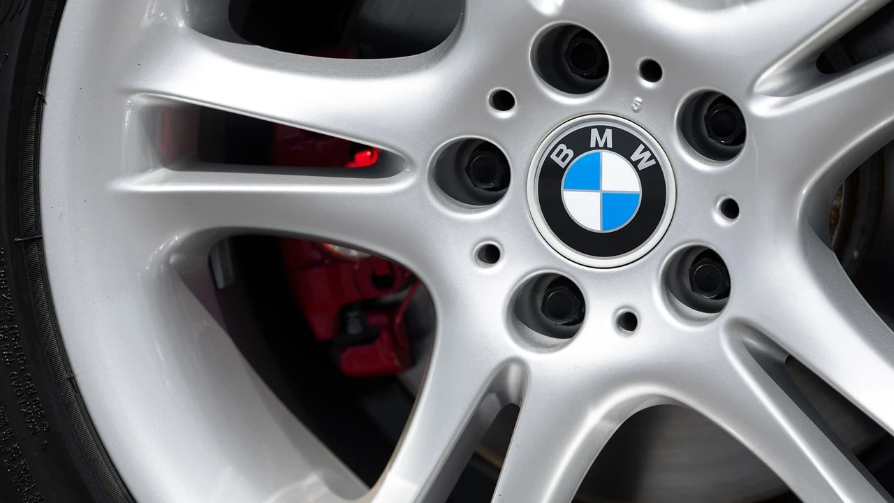 2001 BMW Z8 - Image 29 of 31