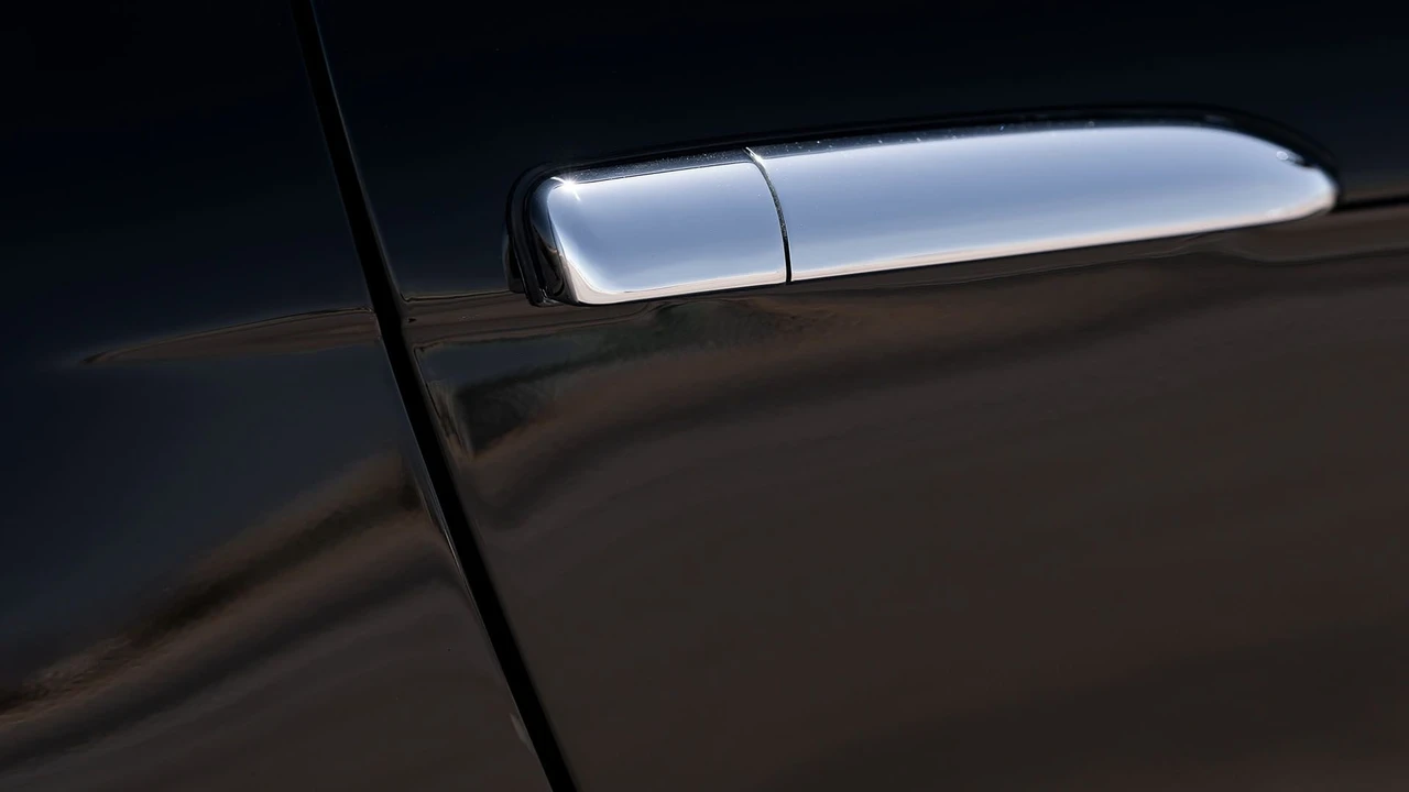 2001 BMW Z8 - Image 27 of 31
