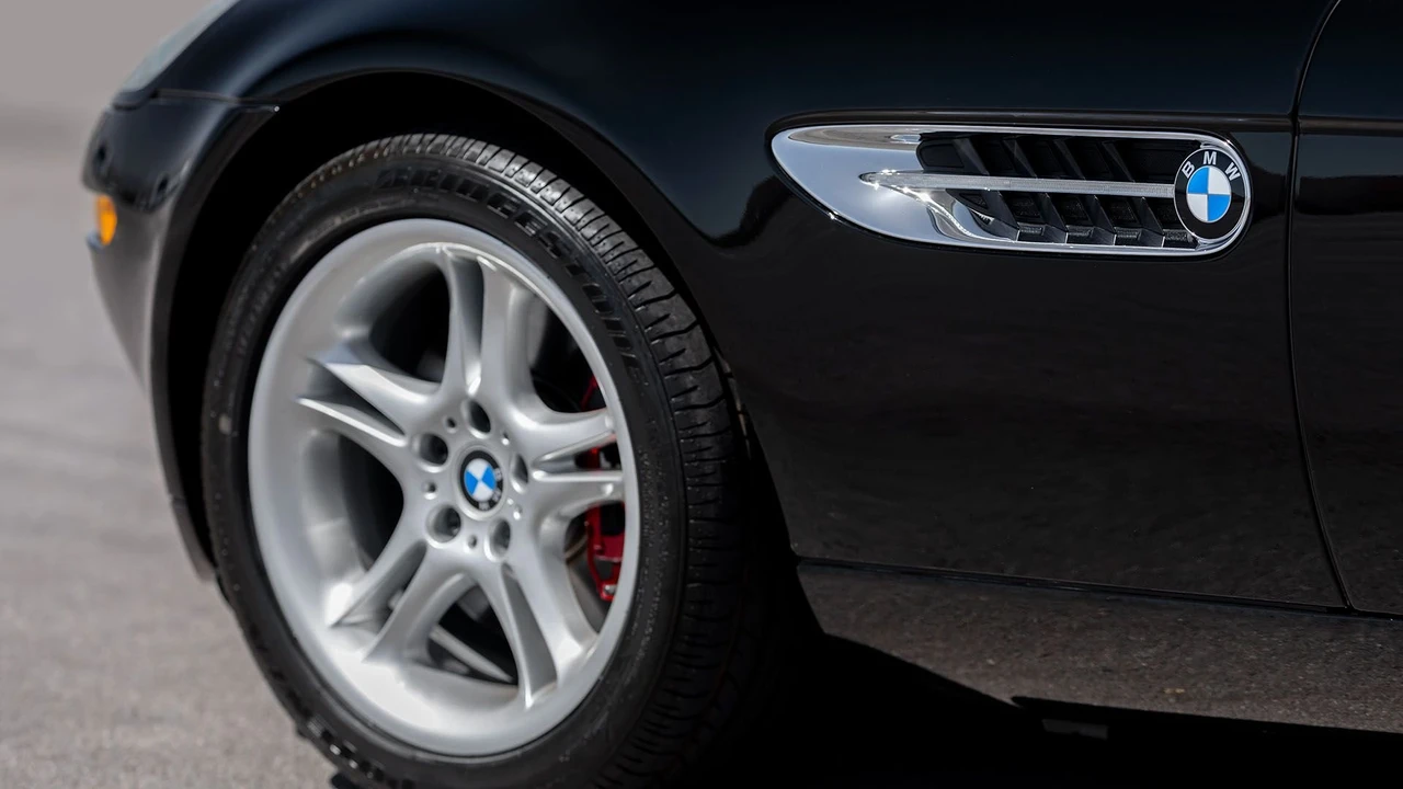 2001 BMW Z8 - Image 20 of 31