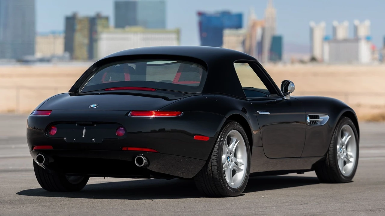 2001 BMW Z8 - Image 14 of 31