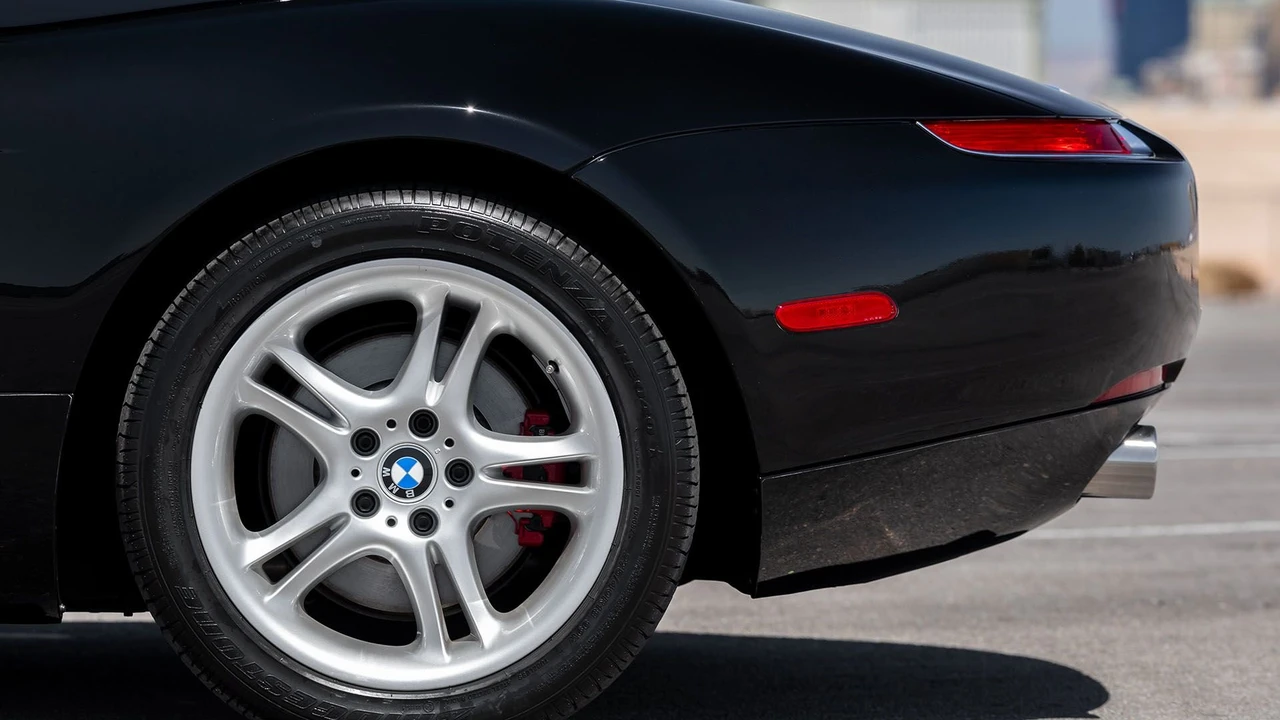 2001 BMW Z8 - Image 30 of 31