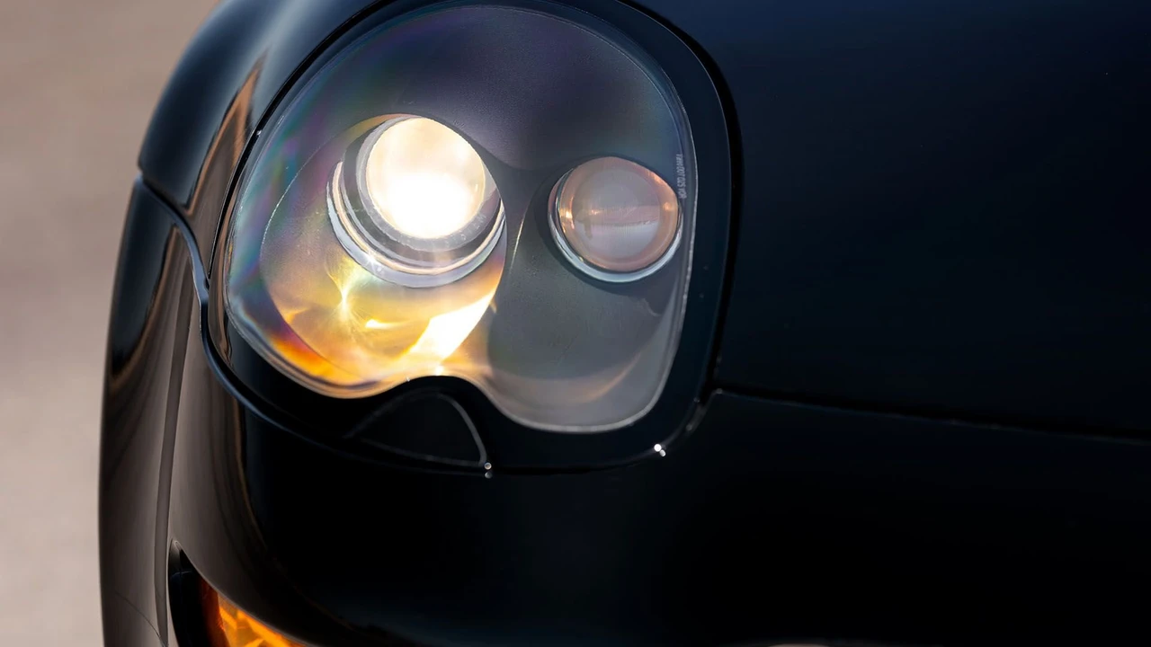 2001 BMW Z8 - Image 11 of 31
