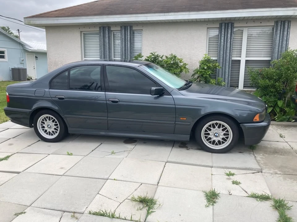 2001 BMW E39 540i - Image 2 of 6