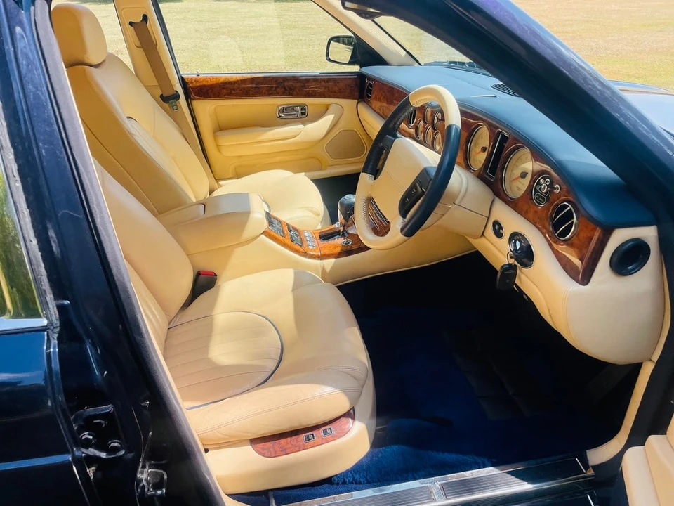 2001 Bentley Arnage - Image 2 of 30