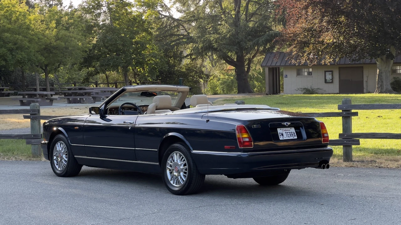 2001 Bentley Azure 1st Gen - Image 16 of 31