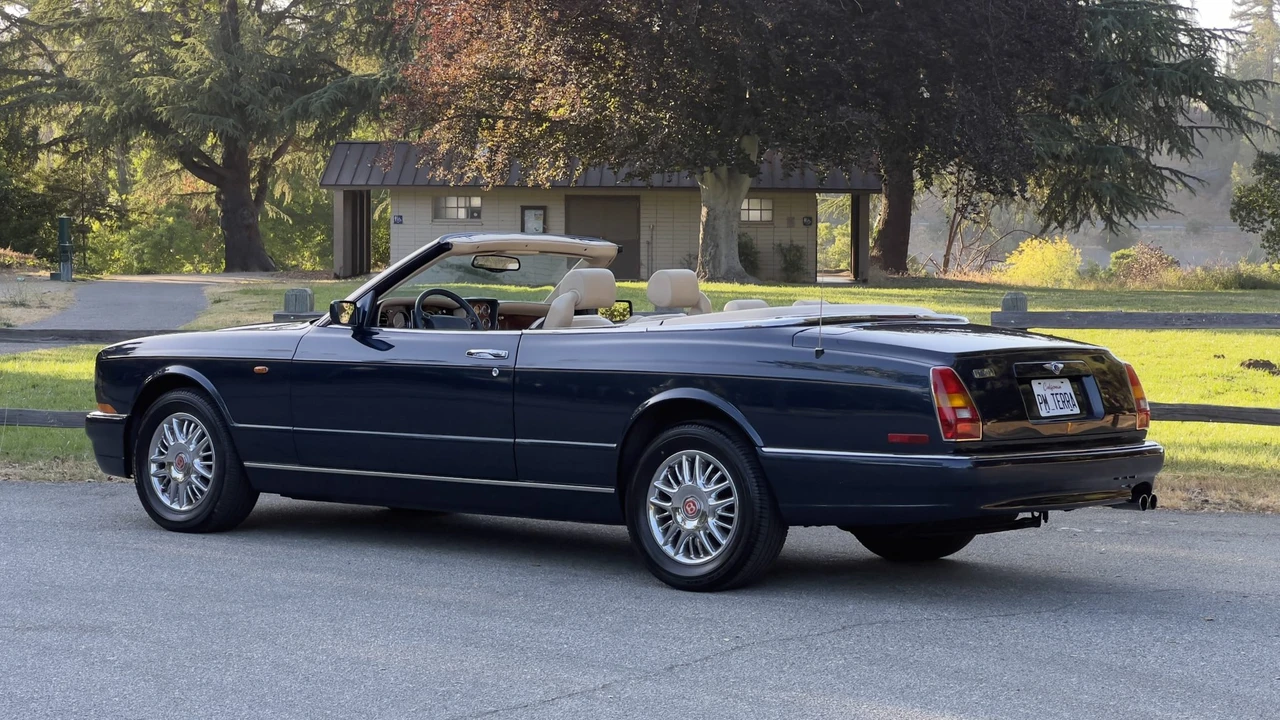 2001 Bentley Azure 1st Gen - Image 17 of 31