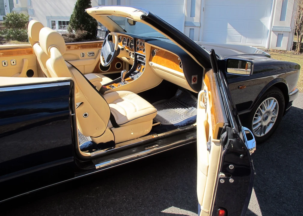 2001 Bentley Azure 1st Gen - Image 17 of 31