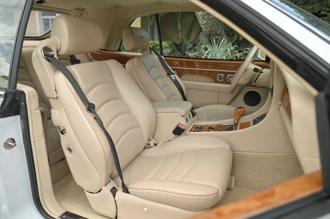 2001 Bentley Azure 1st Gen - Image 9 of 31