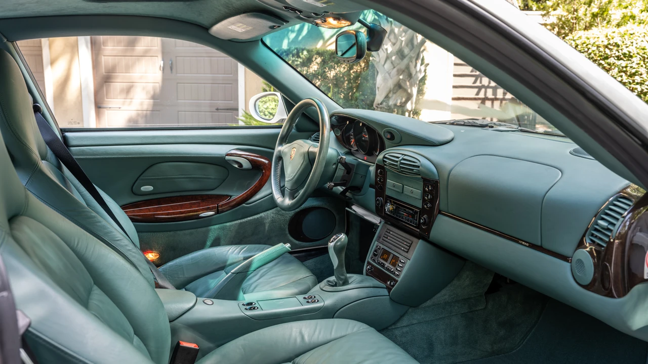 2001 Porsche 996 Turbo - Image 25 of 31