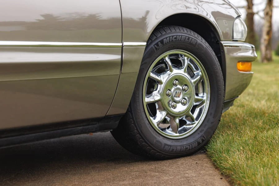 2001 Buick Park Avenue - Image 18 of 31