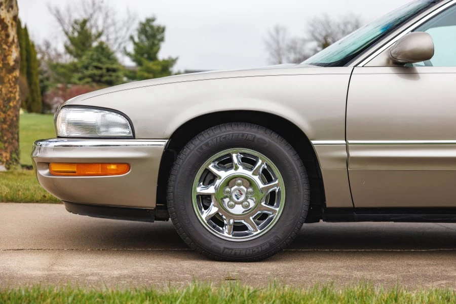 2001 Buick Park Avenue - Image 25 of 31